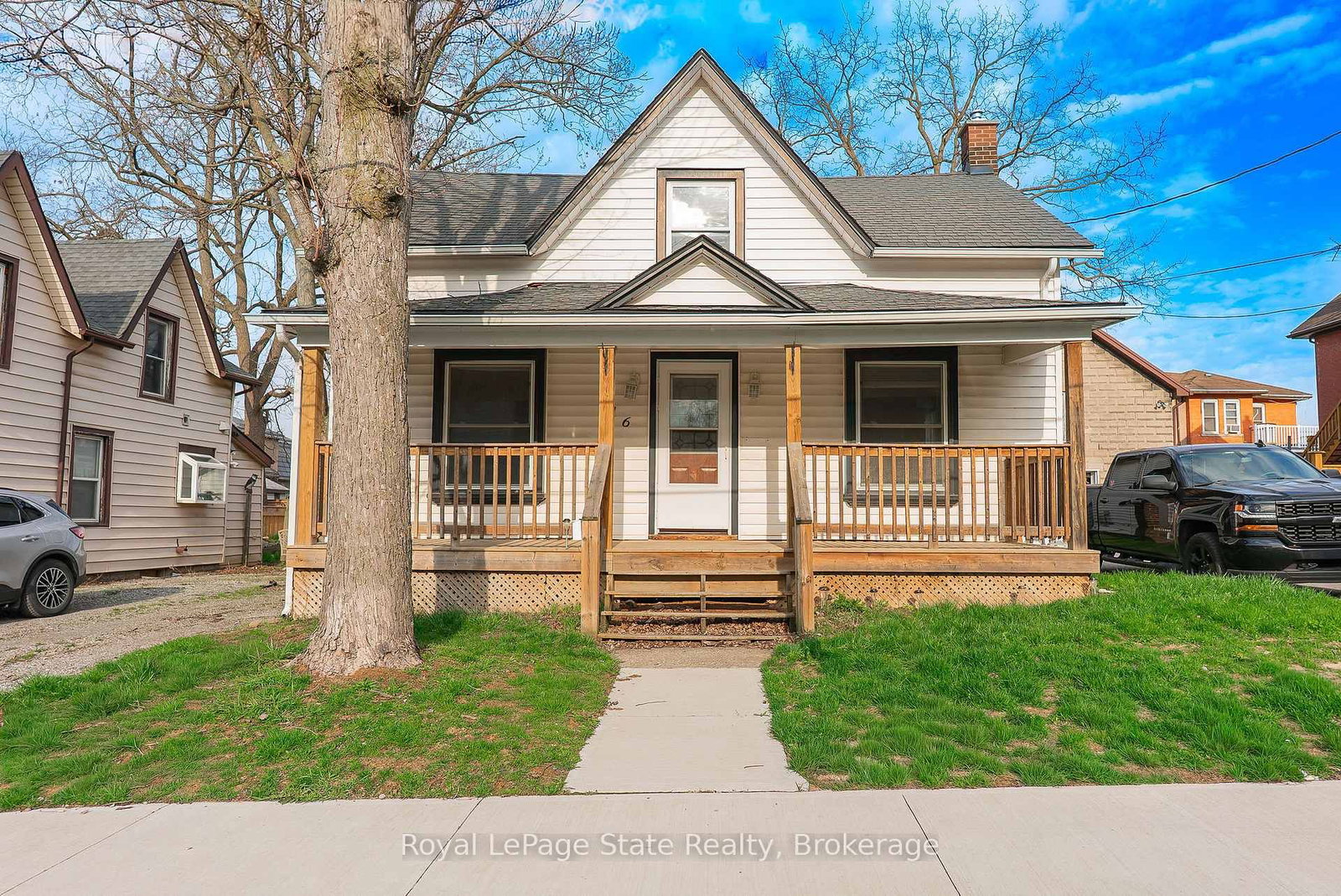 Detached House for sale at 16 Franklin Street, Welland, Ontario, L3C 1R7 - Broadway - MLS: X13031376