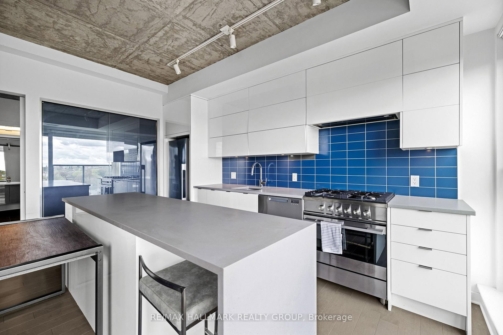 135 Barrette Street, Unit 607 - Photo 11