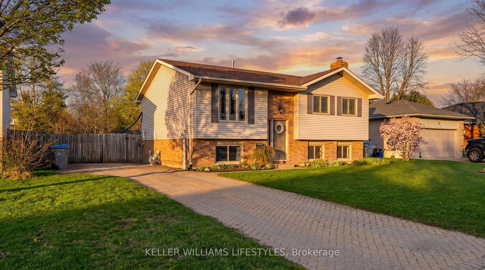 Detached House for sale at 7 Pearson Avenue, Strathroy-Caradoc, Ontario, N7G 3X8 - SW - MLS: X13031584