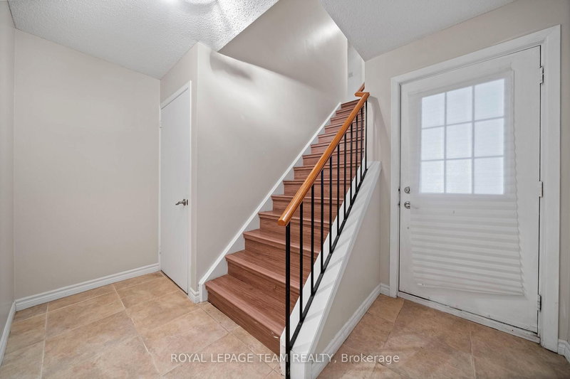 90 Haxby Private, Ottawa, K1T 3C4 | Image 3