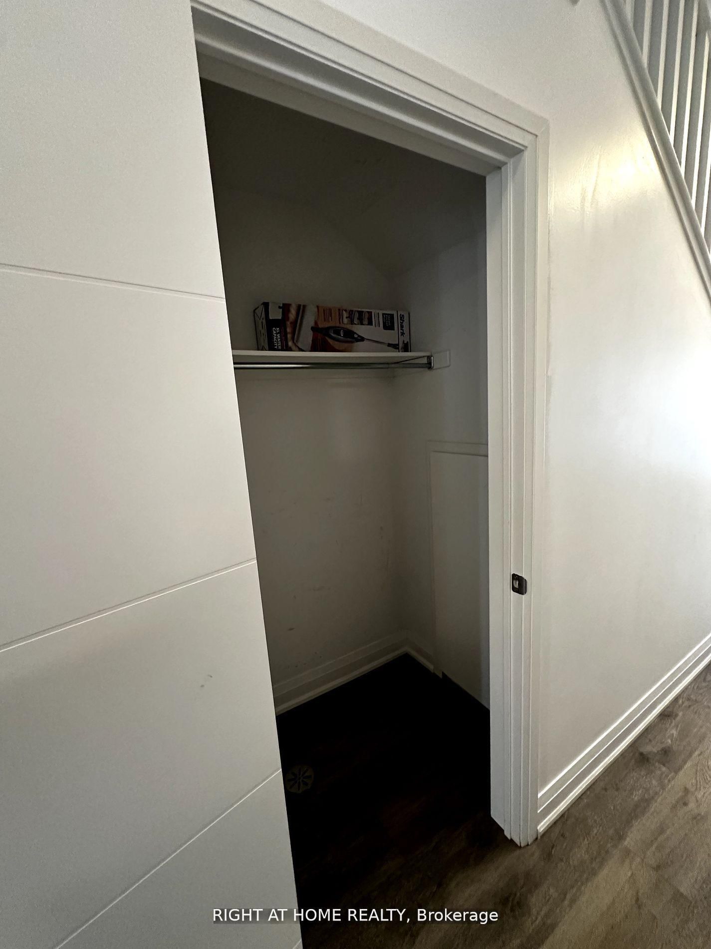 27 Steele Cres Street - Photo 3