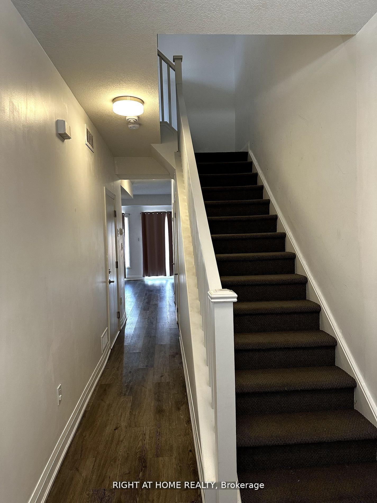 27 Steele Cres Street - Photo 5