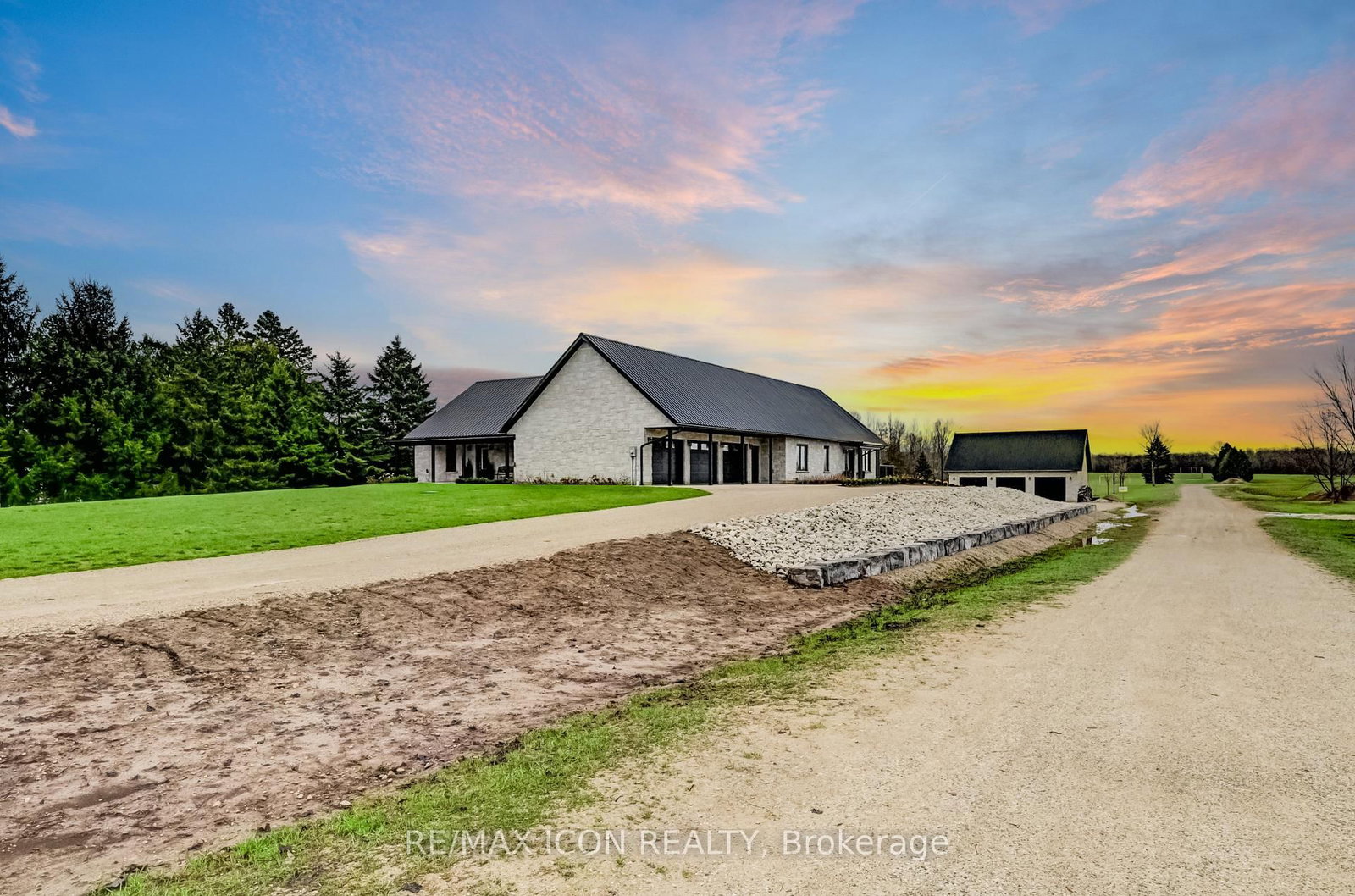 224242 Southgate 2 Road - Photo 2
