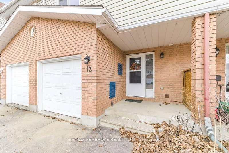 13 Vermont Meadows, Petawawa, K8H 3N3 | Image 2