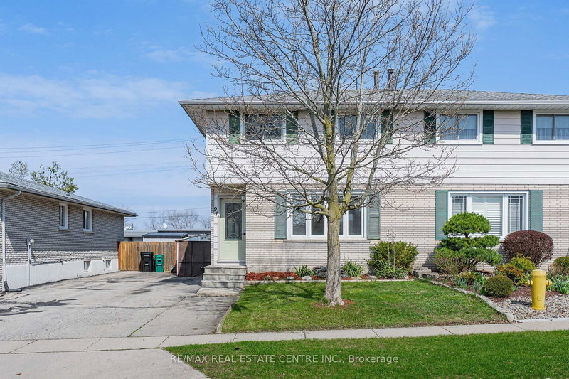 97 Moffat Dr, Cambridge, N1R 6C1 | Image 2