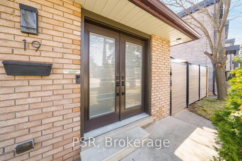 19 Glen Forest Dr, Hamilton, L8K 5V7 | Image 2