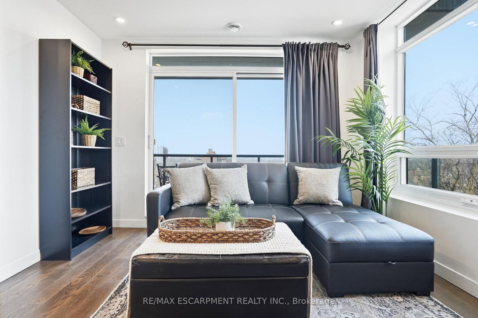 467 Charlton Avenue E, Unit 307 - Photo 12