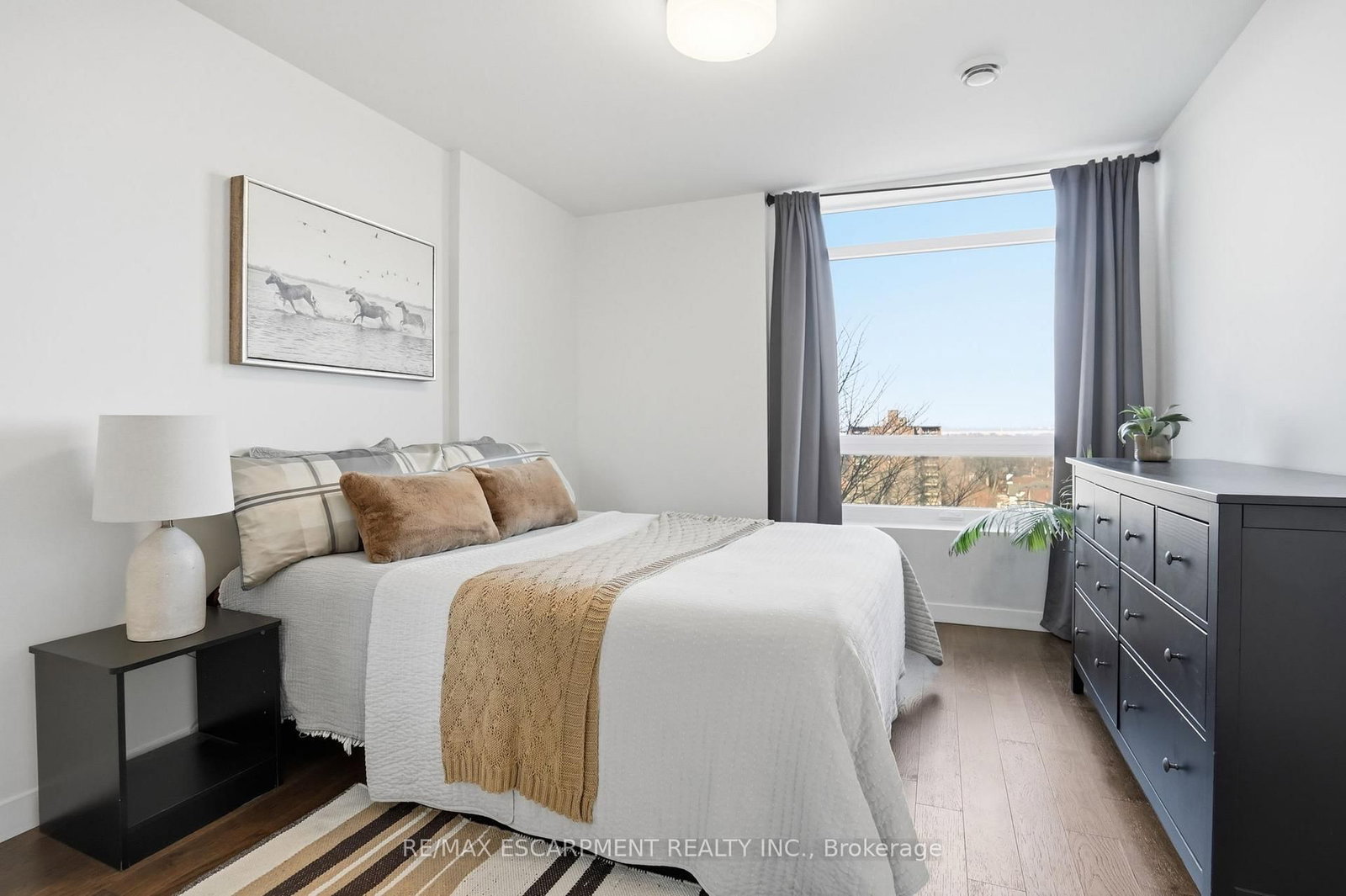 467 Charlton Avenue E, Unit 307 - Photo 17