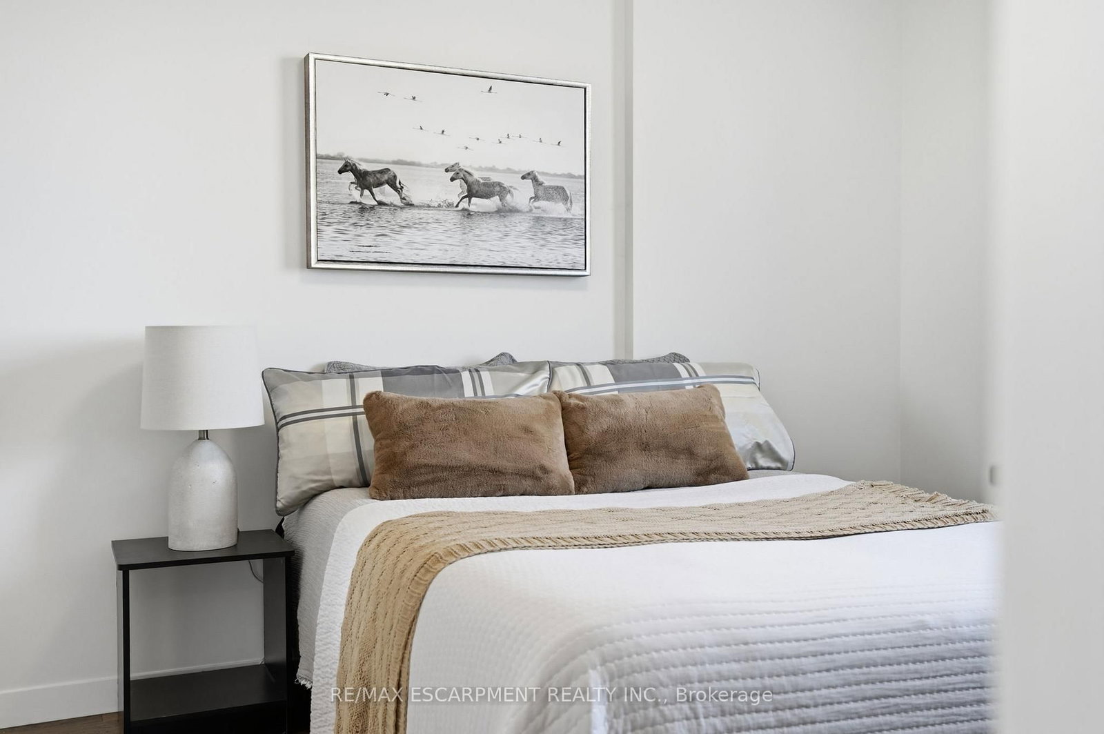 467 Charlton Avenue E, Unit 307 - Photo 18