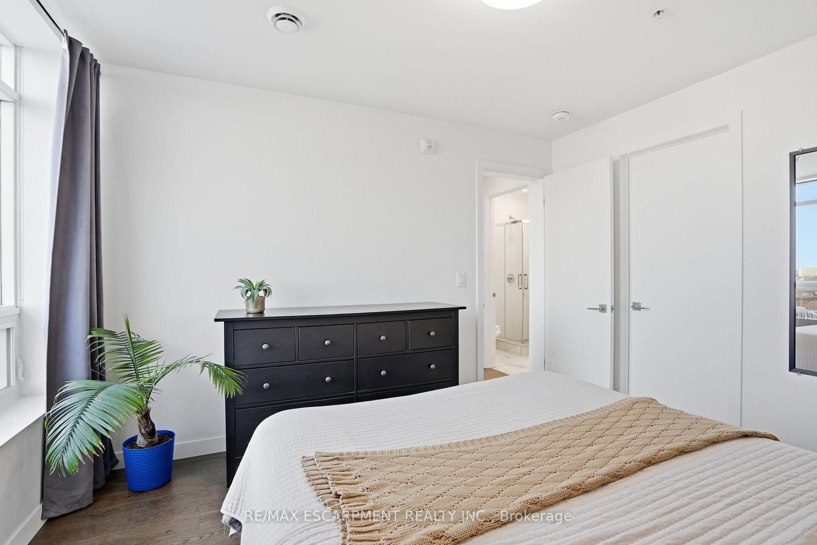 467 Charlton Avenue E, Unit 307 - Photo 19