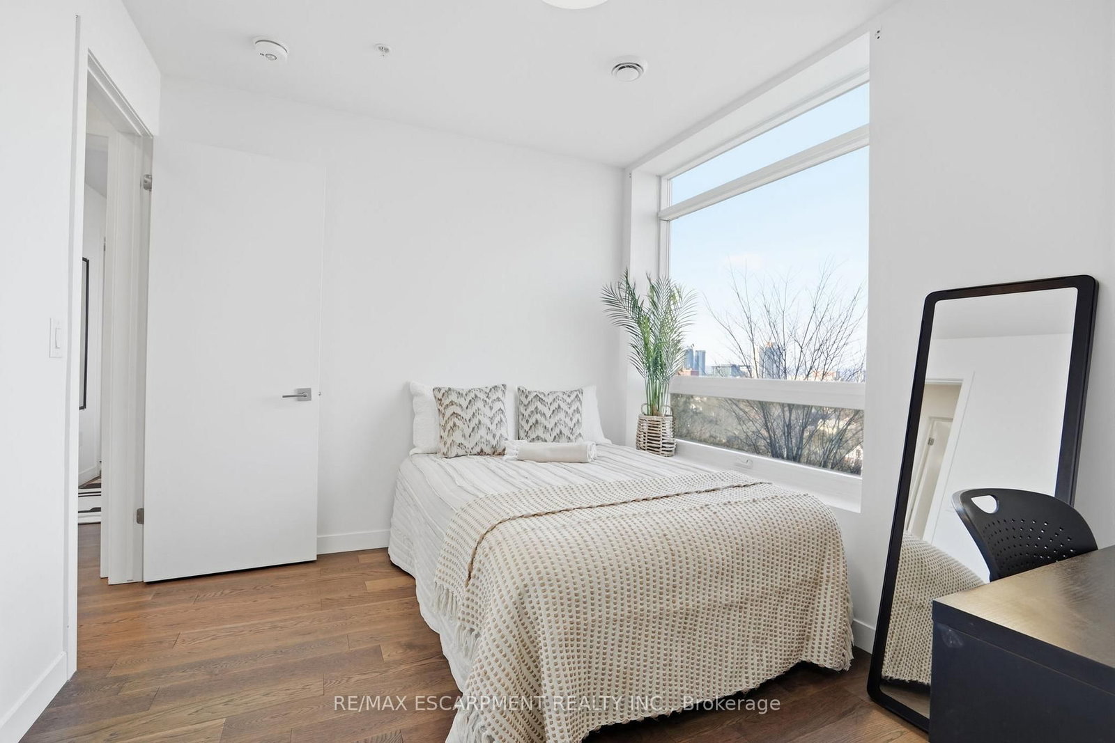 467 Charlton Avenue E, Unit 307 - Photo 23