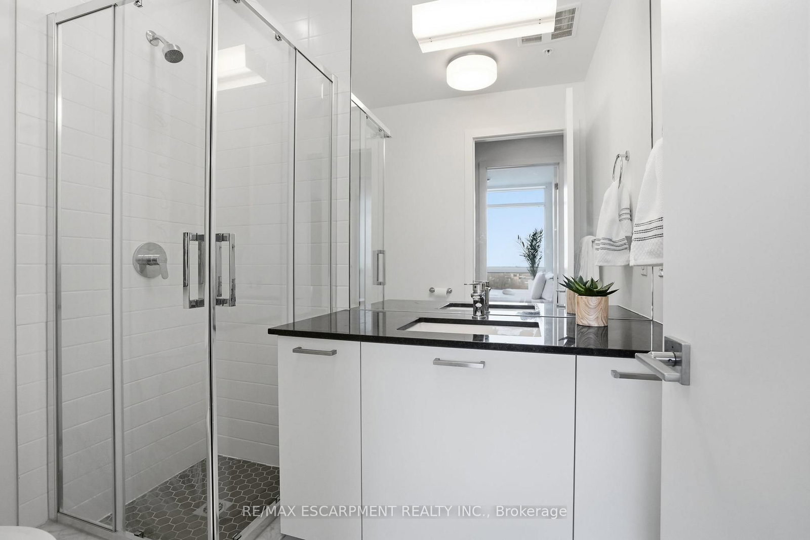 467 Charlton Avenue E, Unit 307 - Photo 26