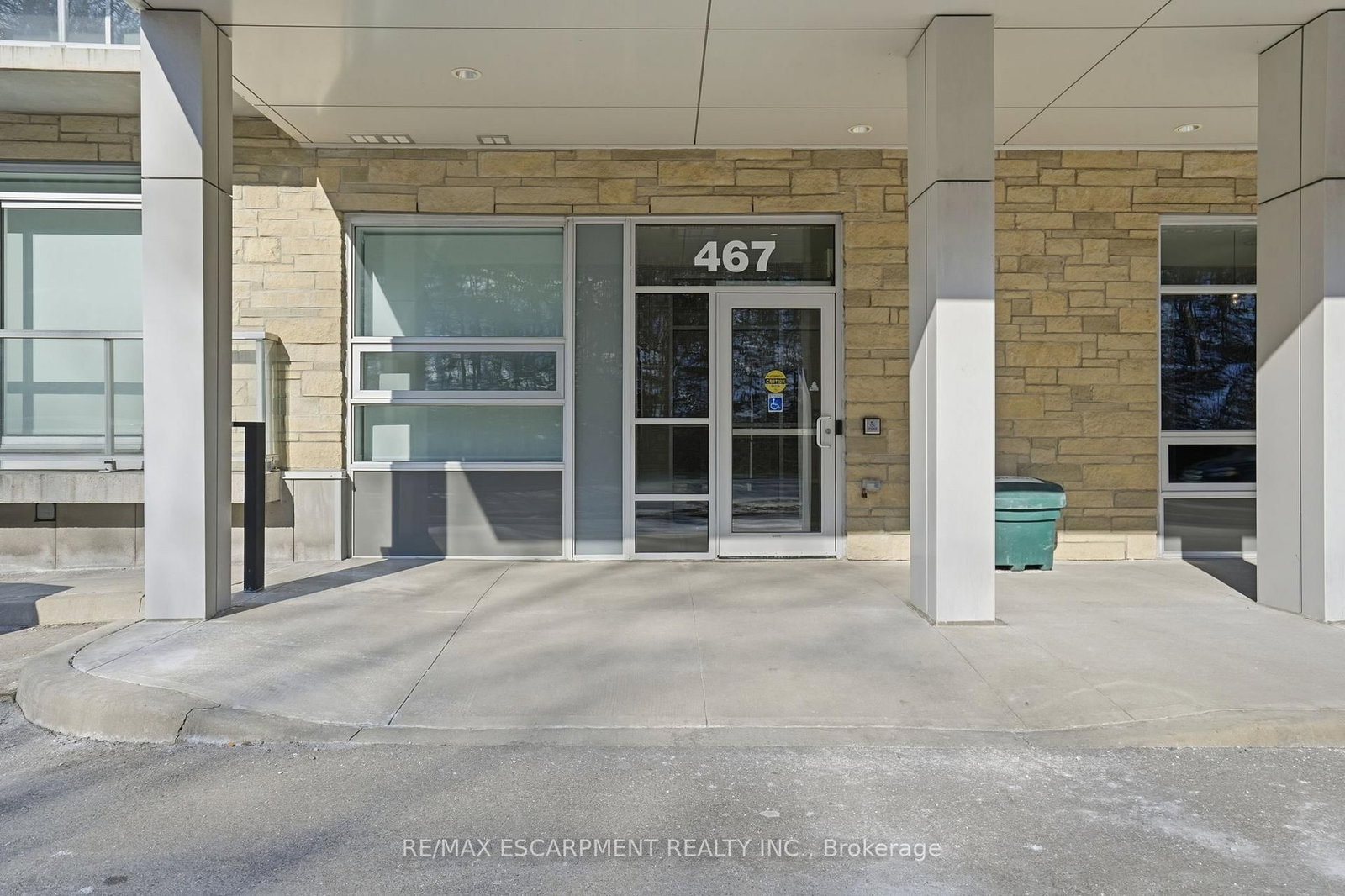 467 Charlton Avenue E, Unit 307 - Photo 4