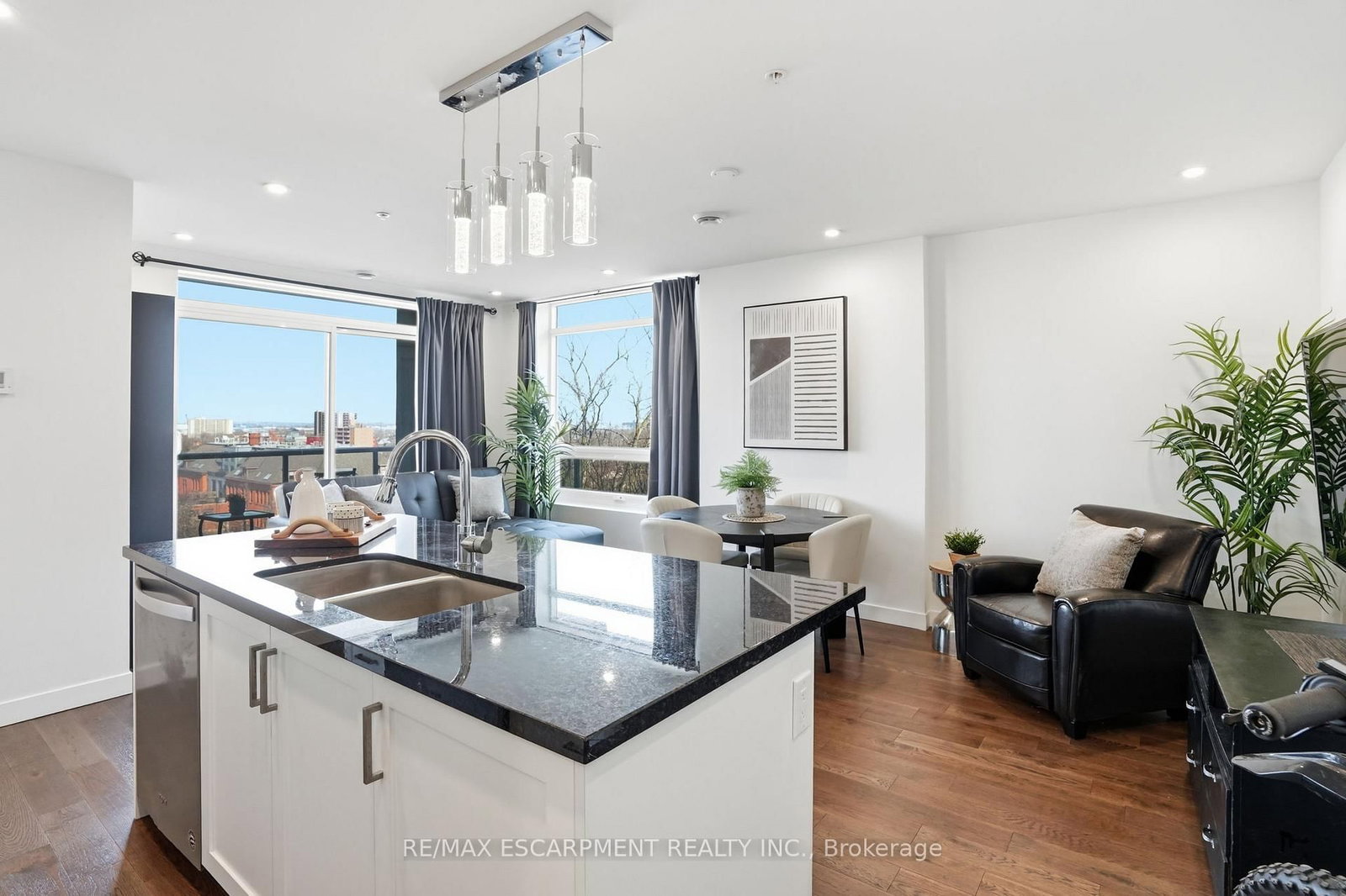 467 Charlton Avenue E, Unit 307 - Photo 8