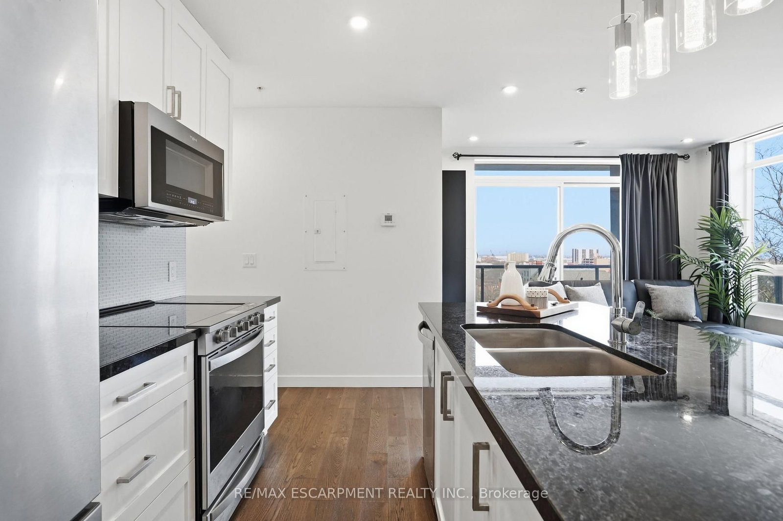 467 Charlton Avenue E, Unit 307 - Photo 9