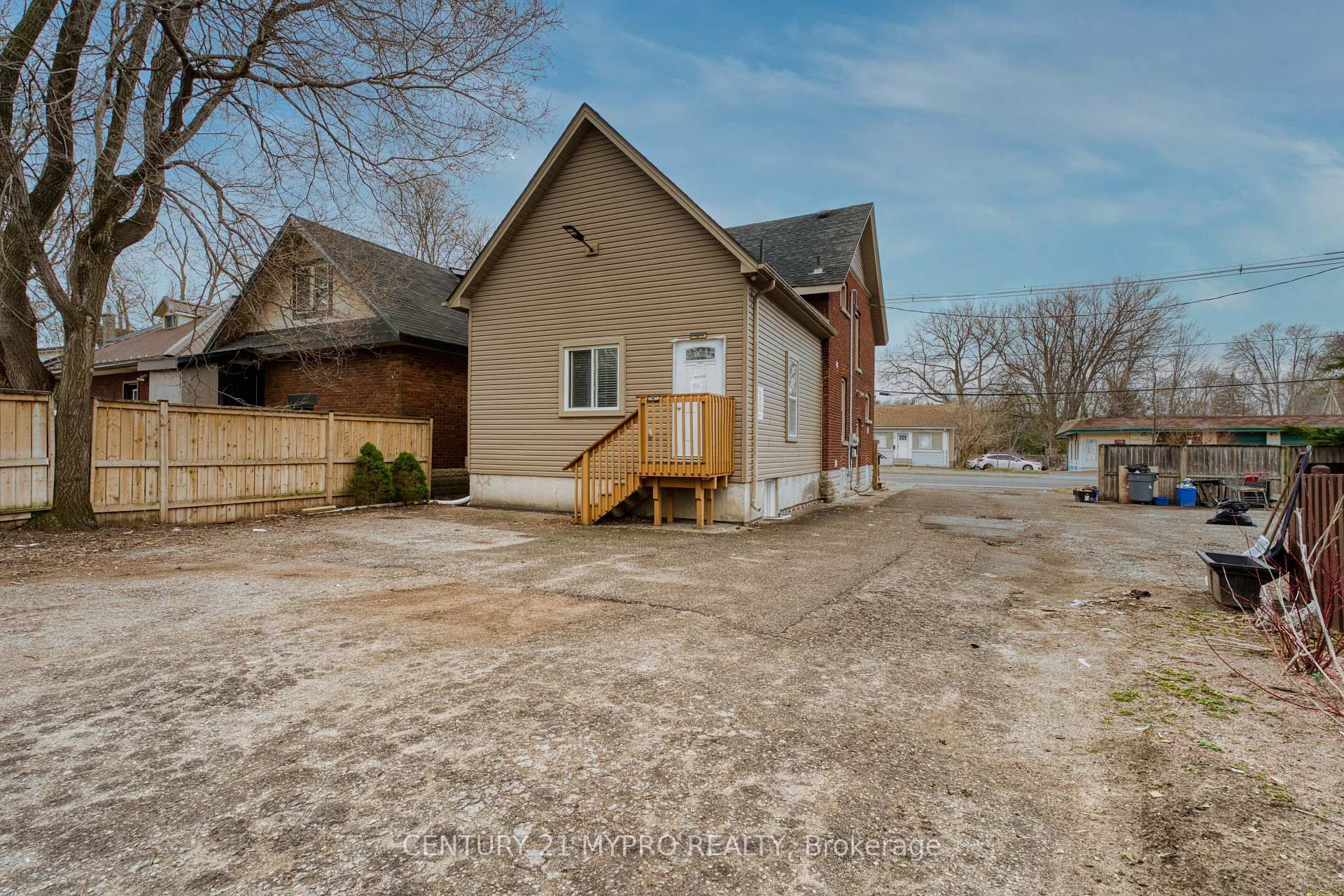 724 Adelaide Street N, Unit Main