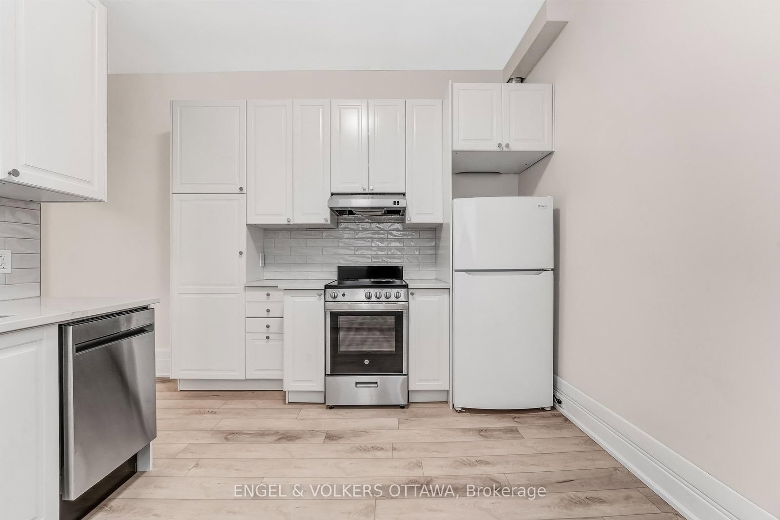 170 Ivy Crescent, Unit 2 - Photo 16