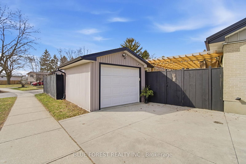 1975 Royal Cres, London East, N5V 1N6 | Image 2