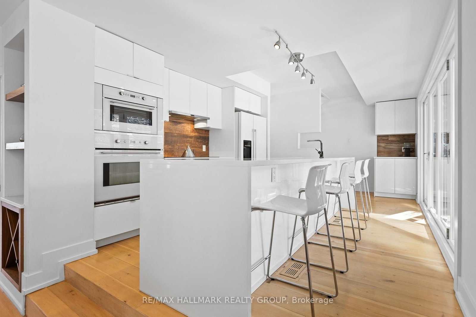 330 Winona Avenue - Photo 10