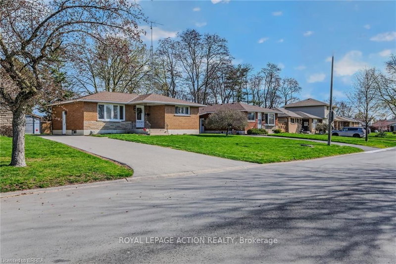 27 Allanton Blvd, Brantford, N3R 3B8 | Image 2