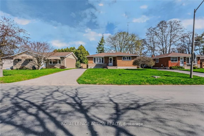 27 Allanton Blvd, Brantford, N3R 3B8 | Image 3