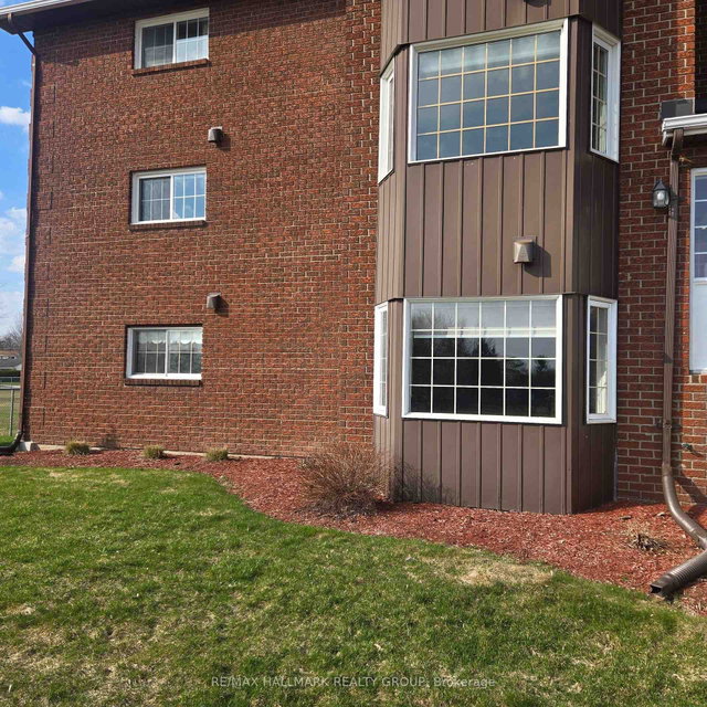 1B - 89 edey Street W