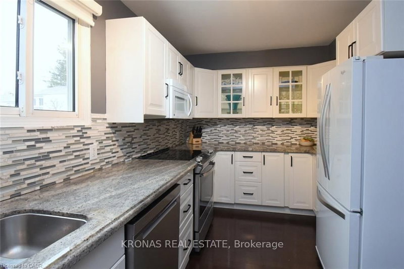 17 Patrice Crt, Hamilton, L9H 5P4 | Image 2