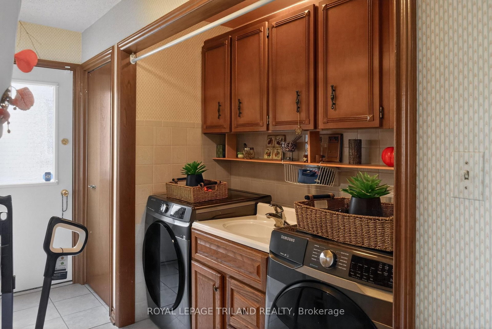 112 Clarendon Crescent - Photo 13