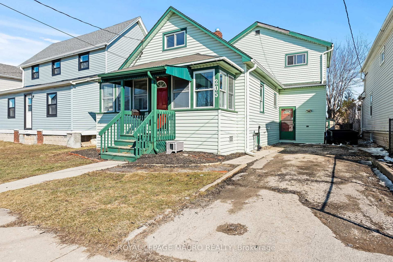 Detached House for sale at 205 Mitchell Street, Port Colborne, Ontario, L3K 1Y4 - East Village - MLS: X13032190