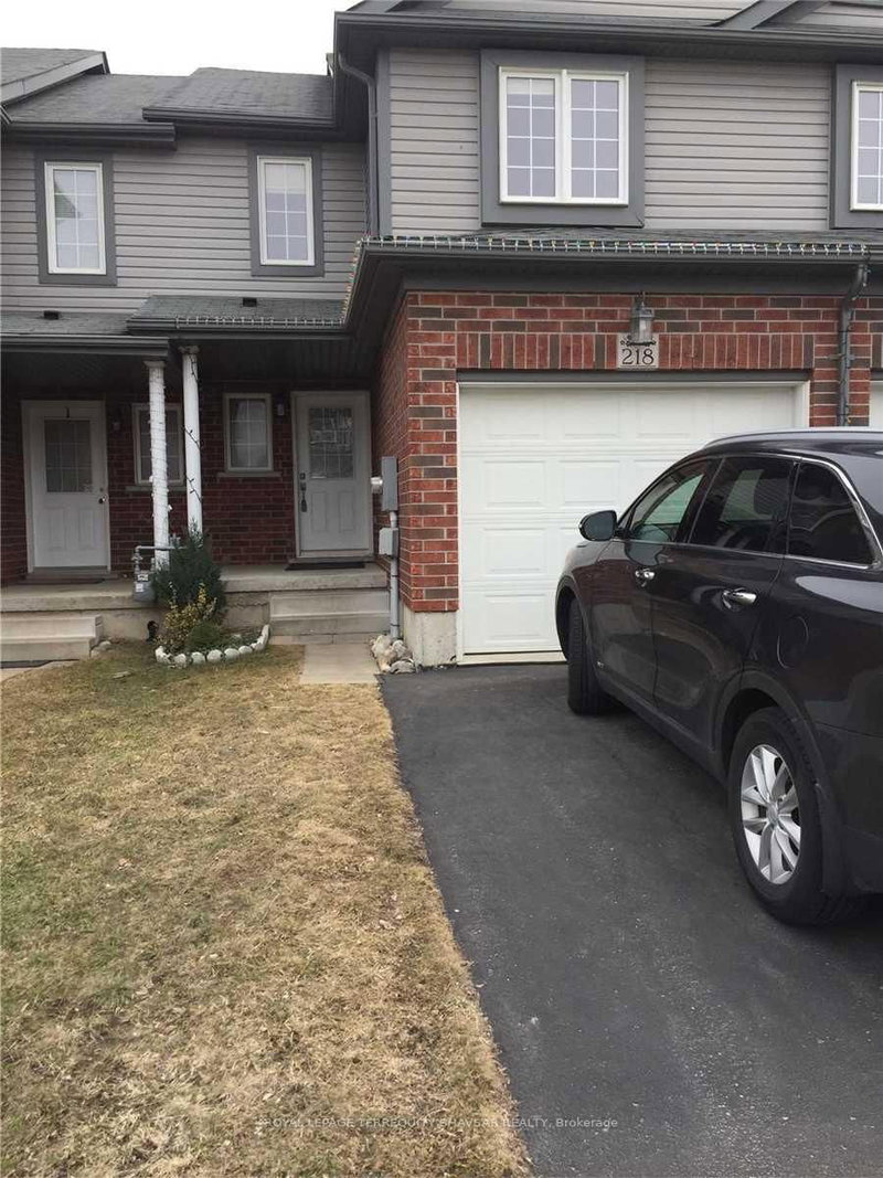 218 Featherstone Cres, Kitchener, N2R 1Z3 | Image 2