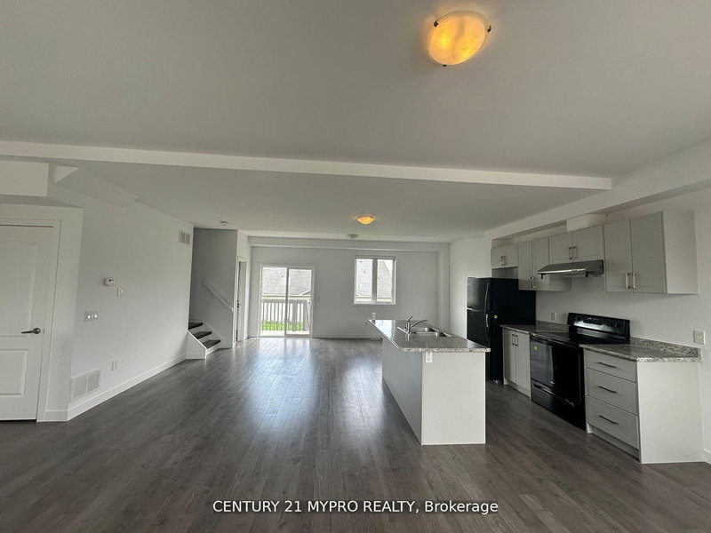 27 DENISTOUN St, Welland, L3C 0H6 | Image 3