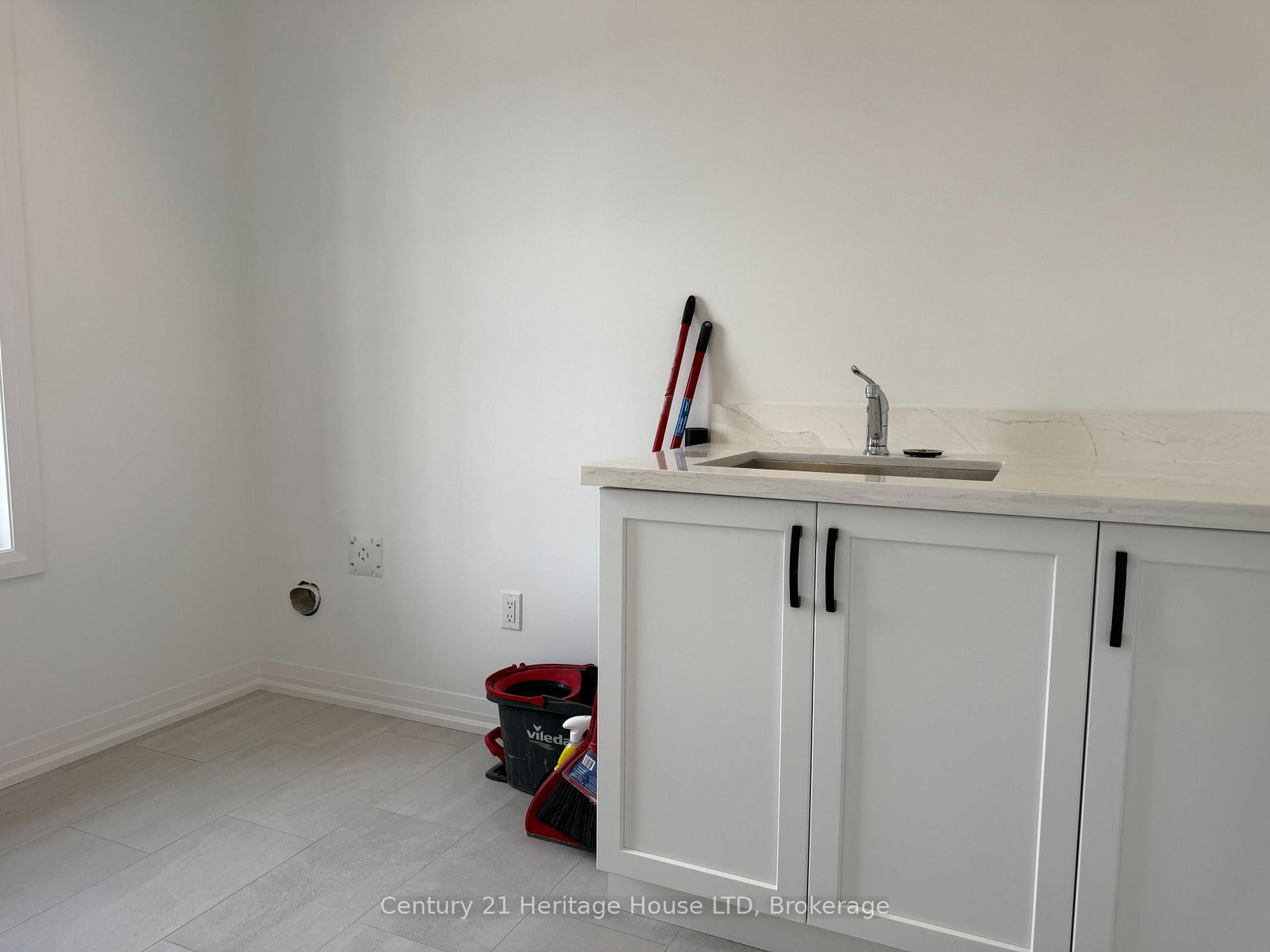 736 Burwell Street - Photo 11