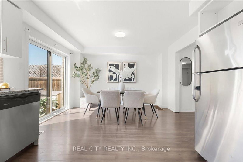 26 Crafter Cres, Hamilton, L8J 2V5 | Image 3