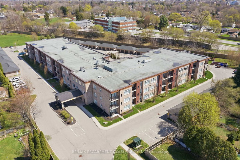 203 - 4644 Pettit Ave, Niagara Falls, L2E 6L5 | Image 2