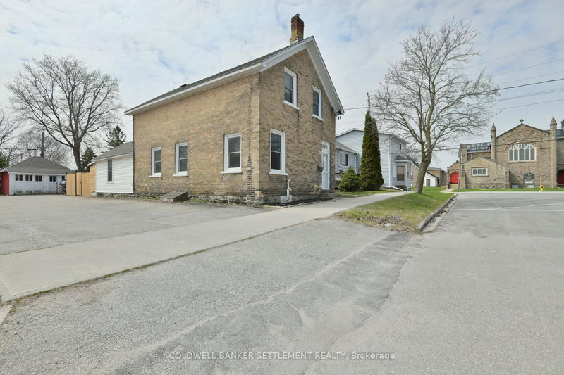 51 Main St W, Smiths Falls, K7A 1M7 | Image 2