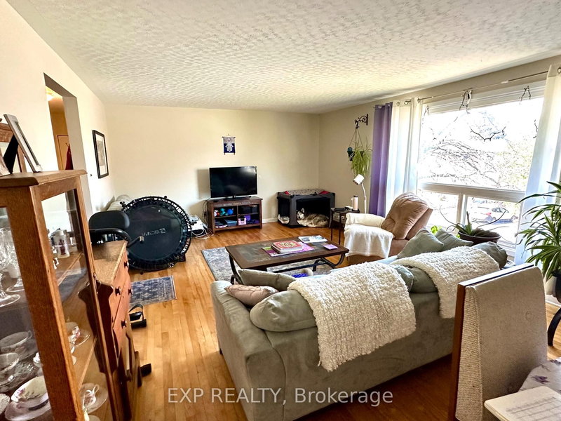 911 PINEWOOD Cres, Ottawa, K2B 5Y3 | Image 2