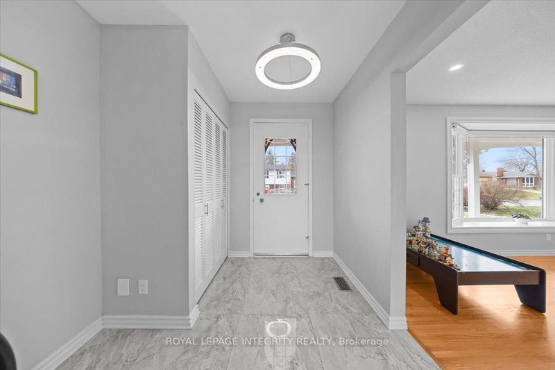 2147 Fillmore Cres, Ottawa, K1J 6A1 | Image 3