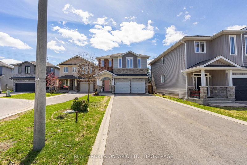 221 CLIPPER Crt, Kingston, K7K 7J9 | Image 2