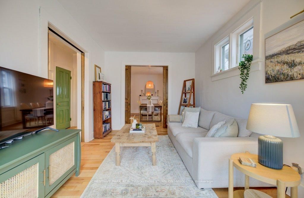 8 Spring Street E - Photo 10