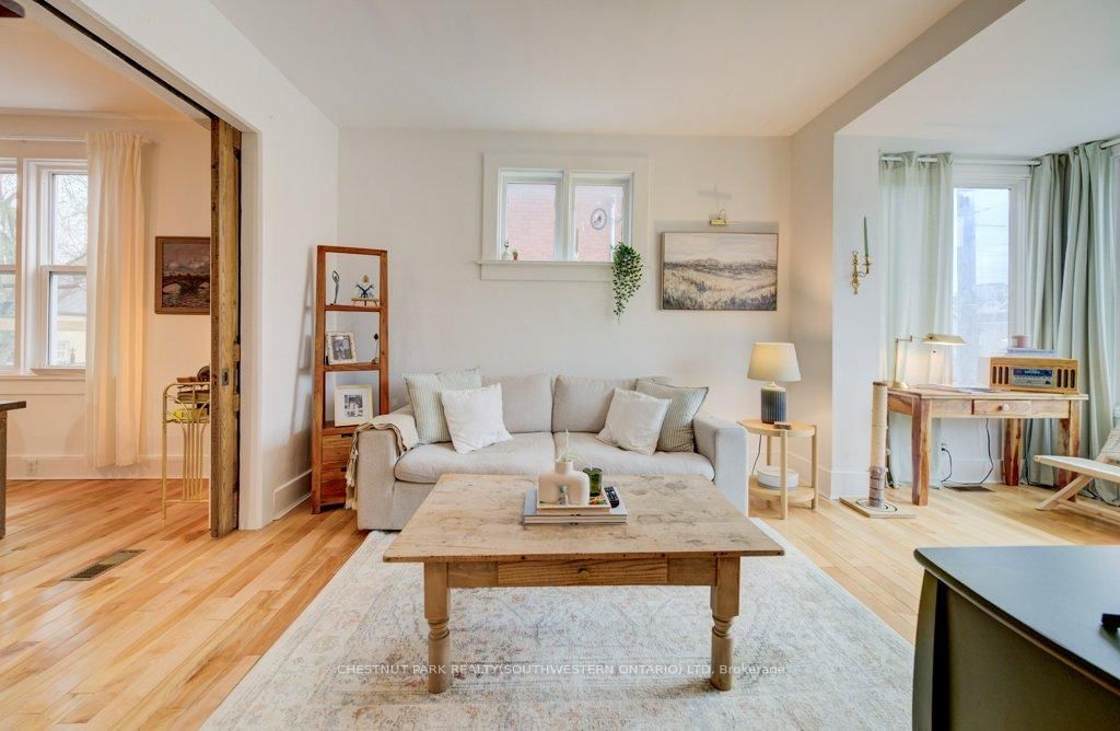 8 Spring Street E - Photo 12