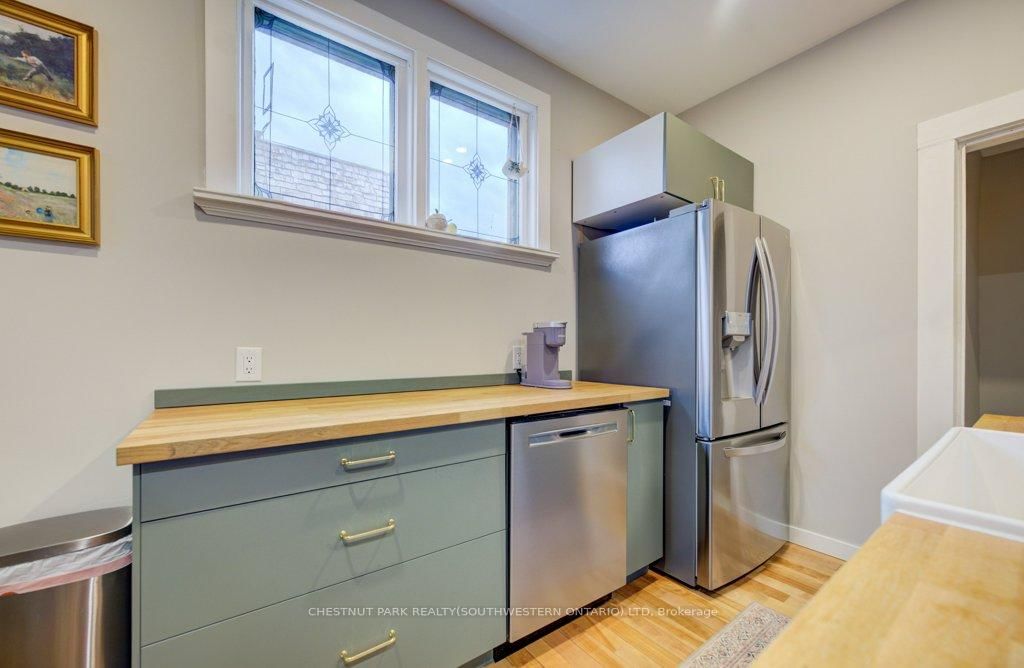 8 Spring Street E - Photo 17