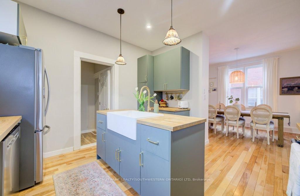 8 Spring Street E - Photo 18