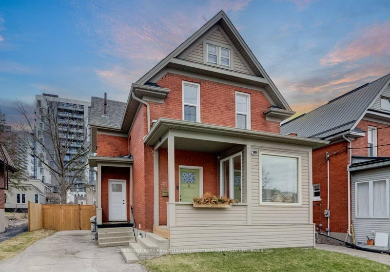 8 Spring St E, Waterloo, N2J 2L8 | Image 2