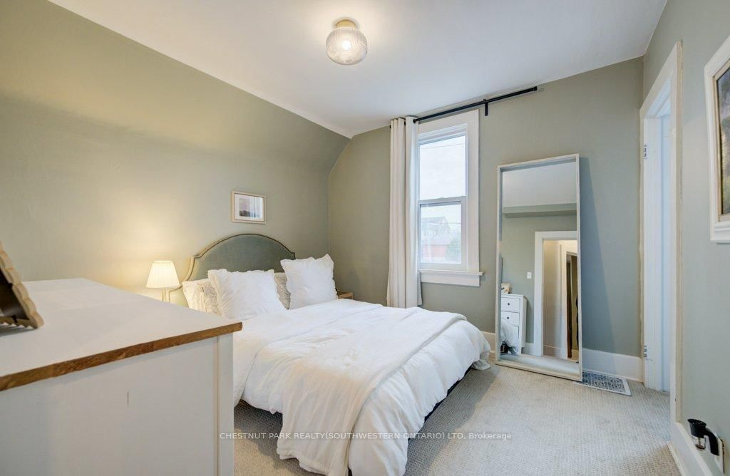 8 Spring Street E - Photo 22