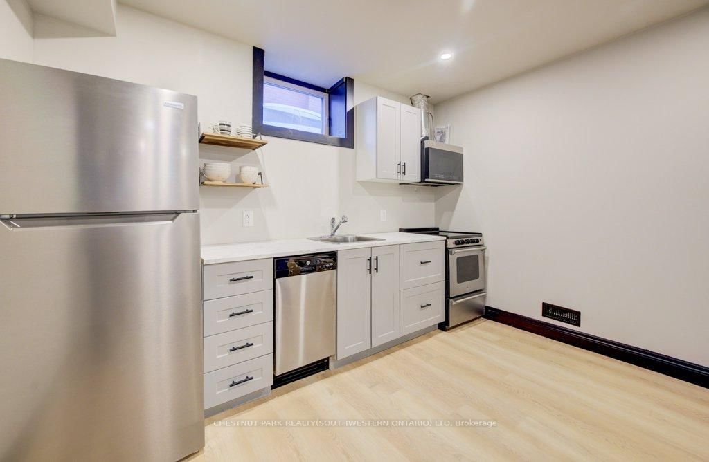 8 Spring Street E - Photo 37