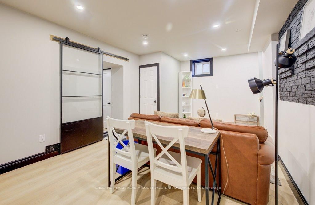 8 Spring Street E - Photo 38