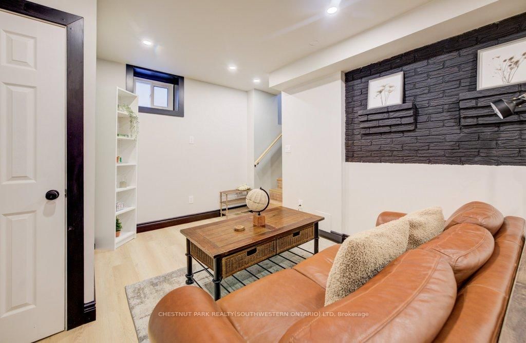 8 Spring Street E - Photo 39