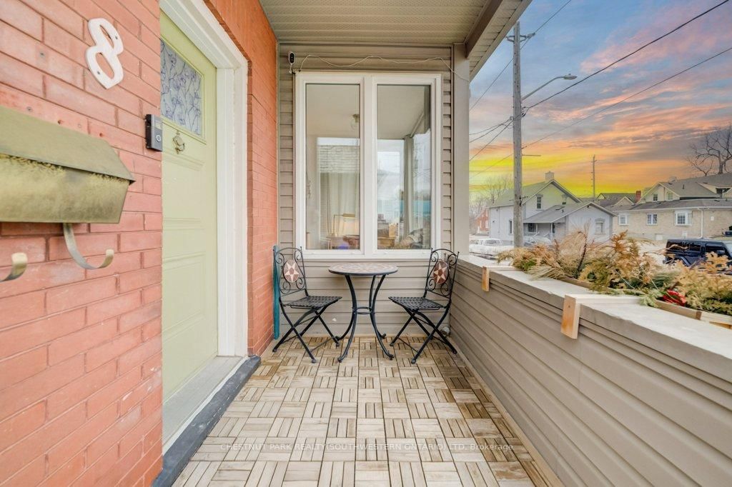 8 Spring Street E - Photo 4