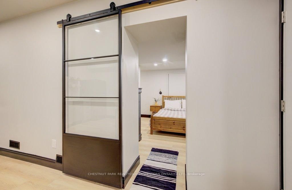 8 Spring Street E - Photo 40