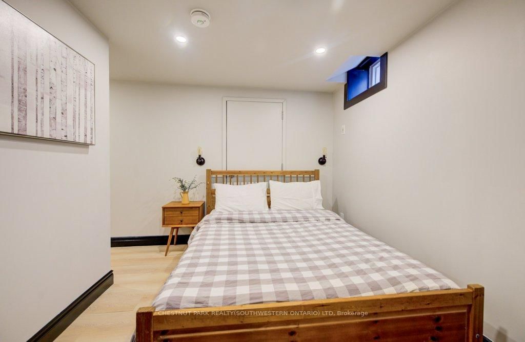 8 Spring Street E - Photo 41